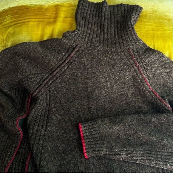 Tommy Hilfiger• Brown & Red Merino Wool Turtleneck Sweater• Sz M - Picture 8 of 11